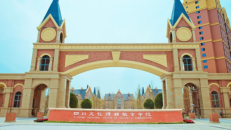 服装直播代运营费用主要包括以下几部分：